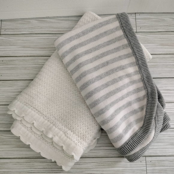 IKEA Bedding Set Of 2 Knit Unisex Gray And White Baby Blankets